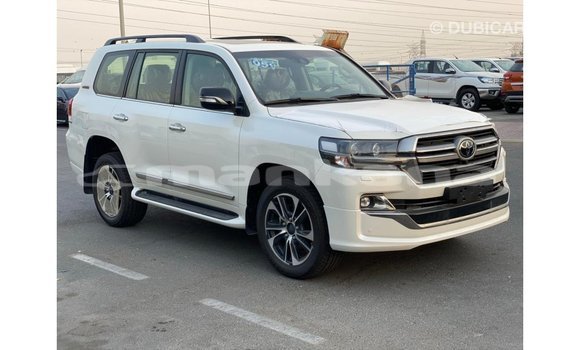 Buy Import Toyota DA White Truck in Import - Dubai in Abhasia Buy Import Toyota DA White Truck in Import - Dubai in Abhasia