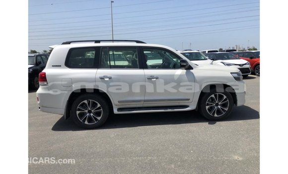 Buy Import Toyota Land Cruiser White Car in Import - Dubai in Abhasia Buy Import Toyota Land Cruiser White Car in Import - Dubai in Abhasia