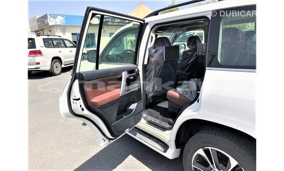 Buy Import Toyota Land Cruiser White Car in Import - Dubai in Abhasia Buy Import Toyota Land Cruiser White Car in Import - Dubai in Abhasia