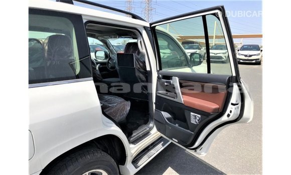 Buy Import Toyota Land Cruiser White Car in Import - Dubai in Abhasia Buy Import Toyota Land Cruiser White Car in Import - Dubai in Abhasia