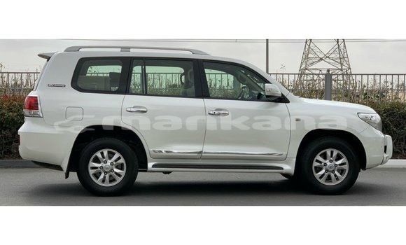 Buy Import Toyota Land Cruiser White Car in Import - Dubai in Abhasia Buy Import Toyota Land Cruiser White Car in Import - Dubai in Abhasia