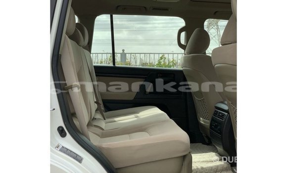Buy Import Toyota Land Cruiser White Car in Import - Dubai in Abhasia Buy Import Toyota Land Cruiser White Car in Import - Dubai in Abhasia