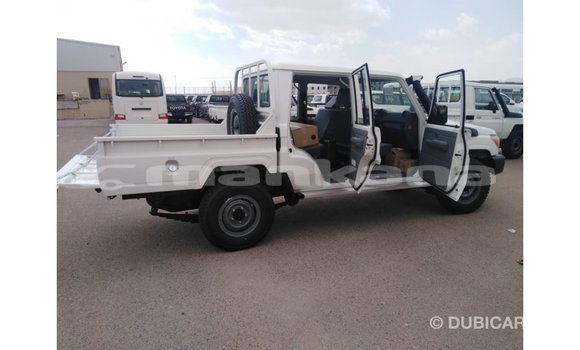 Buy Import Toyota Land Cruiser White Car in Import - Dubai in Abhasia Buy Import Toyota Land Cruiser White Car in Import - Dubai in Abhasia