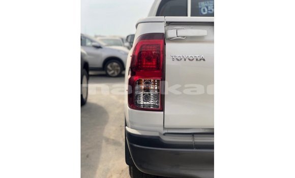 Buy Import Toyota Hilux White Car in Import - Dubai in Abhasia Buy Import Toyota Hilux White Car in Import - Dubai in Abhasia