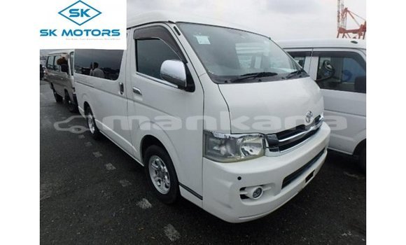 Buy Import Toyota Regius White Car in Import - Dubai in Abhasia