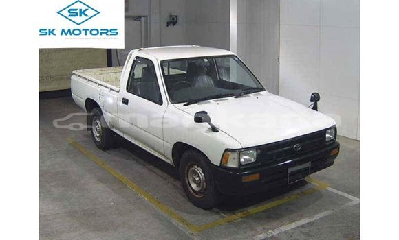 Buy Import Toyota Hilux White Car in Import - Dubai in Abhasia