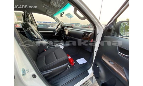 Buy Import Toyota Hilux White Car in Import - Dubai in Abhasia Buy Import Toyota Hilux White Car in Import - Dubai in Abhasia