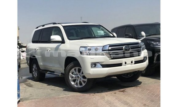 Buy Import Toyota Land Cruiser White Car in Import - Dubai in Abhasia
