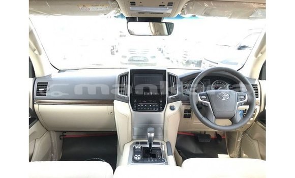 Buy Import Toyota Land Cruiser White Car in Import - Dubai in Abhasia Buy Import Toyota Land Cruiser White Car in Import - Dubai in Abhasia