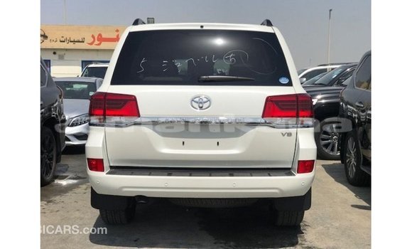 Buy Import Toyota Land Cruiser White Car in Import - Dubai in Abhasia Buy Import Toyota Land Cruiser White Car in Import - Dubai in Abhasia