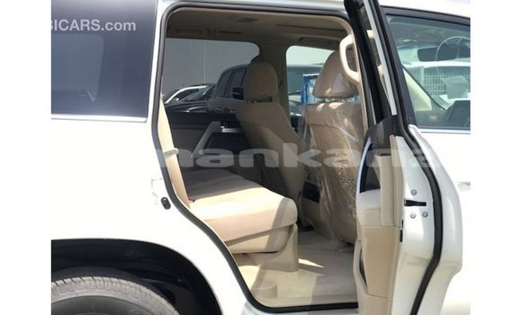 Buy Import Toyota Land Cruiser White Car in Import - Dubai in Abhasia Buy Import Toyota Land Cruiser White Car in Import - Dubai in Abhasia