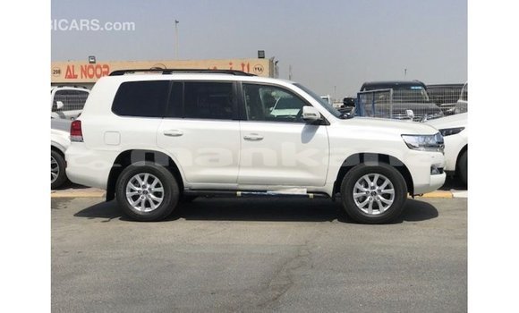 Buy Import Toyota Land Cruiser White Car in Import - Dubai in Abhasia Buy Import Toyota Land Cruiser White Car in Import - Dubai in Abhasia