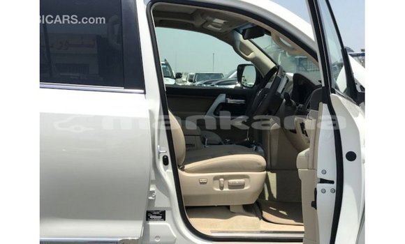 Buy Import Toyota Land Cruiser White Car in Import - Dubai in Abhasia Buy Import Toyota Land Cruiser White Car in Import - Dubai in Abhasia