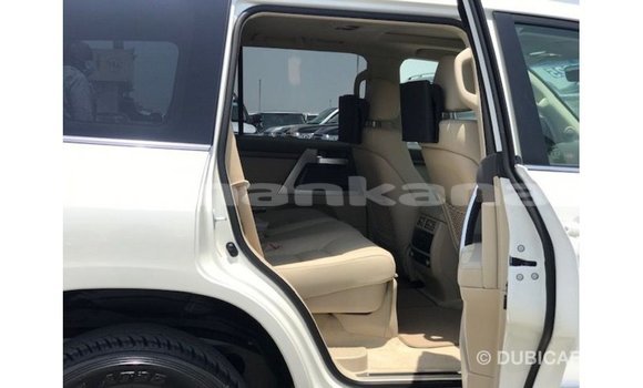 Buy Import Toyota Land Cruiser White Car in Import - Dubai in Abhasia Buy Import Toyota Land Cruiser White Car in Import - Dubai in Abhasia