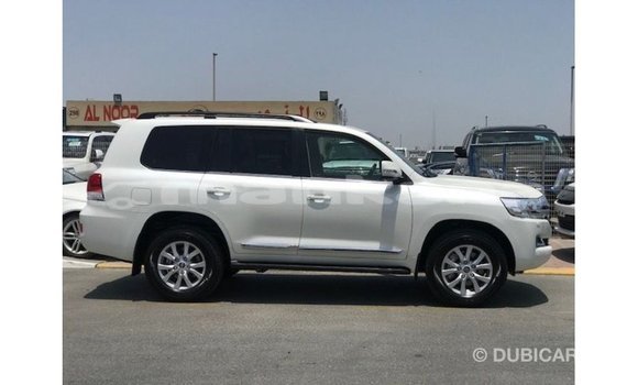 Buy Import Toyota Land Cruiser White Car in Import - Dubai in Abhasia Buy Import Toyota Land Cruiser White Car in Import - Dubai in Abhasia