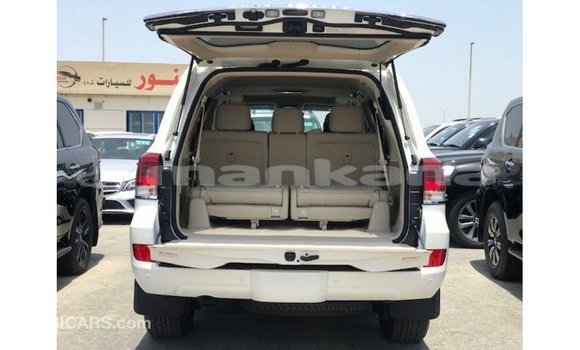 Buy Import Toyota Land Cruiser White Car in Import - Dubai in Abhasia Buy Import Toyota Land Cruiser White Car in Import - Dubai in Abhasia