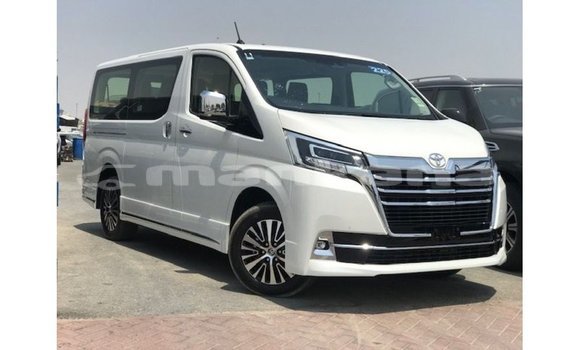 Buy Import Toyota Granvia White Car in Import - Dubai in Abhasia