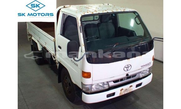 Buy Import Toyota Dyna White Truck in Import - Dubai in Abhasia