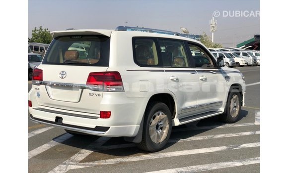 Buy Import Toyota Land Cruiser White Car in Import - Dubai in Abhasia Buy Import Toyota Land Cruiser White Car in Import - Dubai in Abhasia