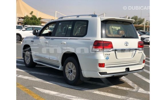 Buy Import Toyota Land Cruiser White Car in Import - Dubai in Abhasia Buy Import Toyota Land Cruiser White Car in Import - Dubai in Abhasia