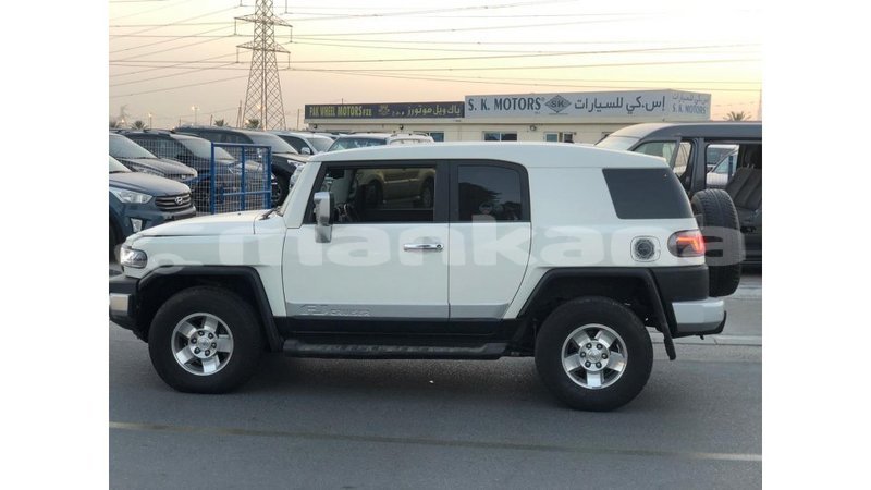 Big with watermark toyota fj cruiser abhasia import dubai 4000