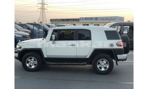 Buy Import Toyota FJ Cruiser White Car in Import - Dubai in Abhasia Buy Import Toyota FJ Cruiser White Car in Import - Dubai in Abhasia