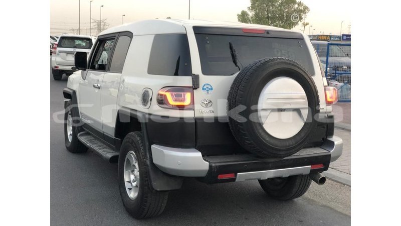 Big with watermark toyota fj cruiser abhasia import dubai 4000