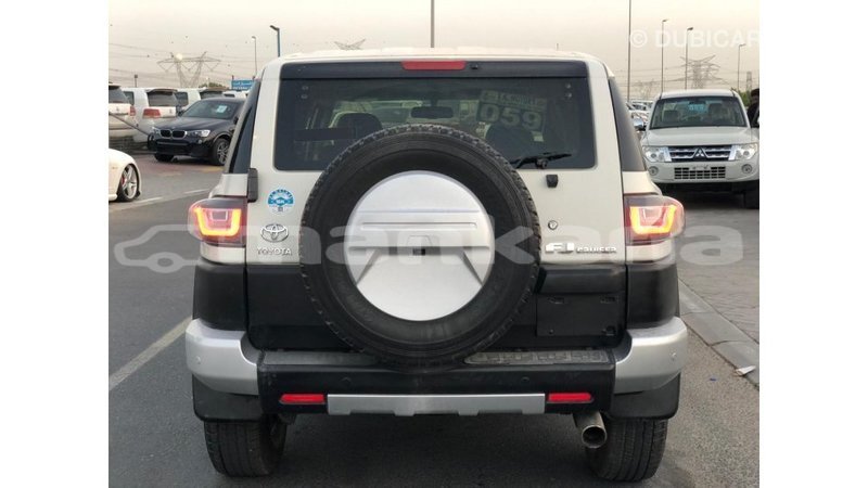 Big with watermark toyota fj cruiser abhasia import dubai 4000