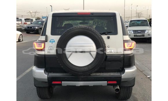 Buy Import Toyota FJ Cruiser White Car in Import - Dubai in Abhasia Buy Import Toyota FJ Cruiser White Car in Import - Dubai in Abhasia