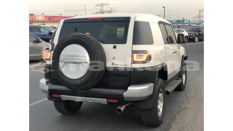 Big with watermark toyota fj cruiser abhasia import dubai 4000
