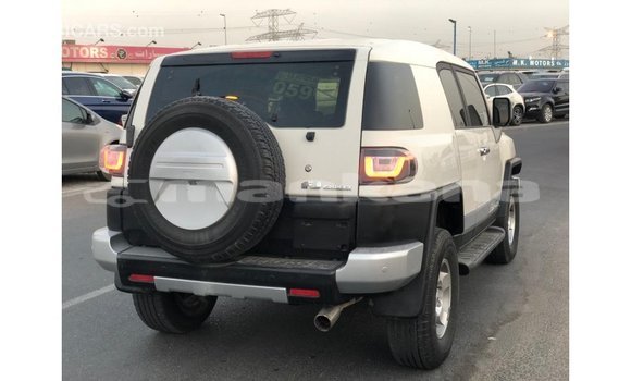 Buy Import Toyota FJ Cruiser White Car in Import - Dubai in Abhasia Buy Import Toyota FJ Cruiser White Car in Import - Dubai in Abhasia