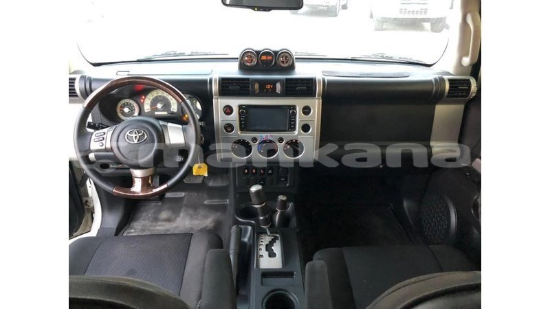 Big with watermark toyota fj cruiser abhasia import dubai 4000