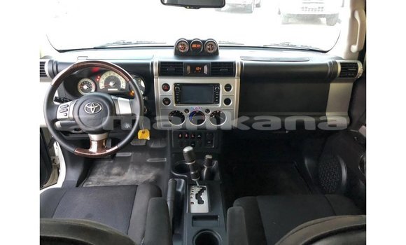 Buy Import Toyota FJ Cruiser White Car in Import - Dubai in Abhasia Buy Import Toyota FJ Cruiser White Car in Import - Dubai in Abhasia