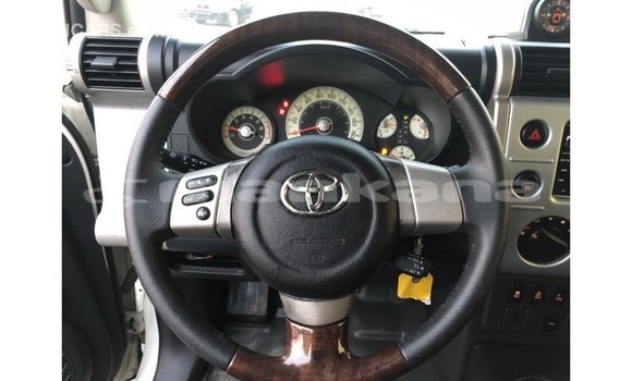 Buy Import Toyota FJ Cruiser White Car in Import - Dubai in Abhasia Buy Import Toyota FJ Cruiser White Car in Import - Dubai in Abhasia
