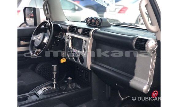 Buy Import Toyota FJ Cruiser White Car in Import - Dubai in Abhasia Buy Import Toyota FJ Cruiser White Car in Import - Dubai in Abhasia