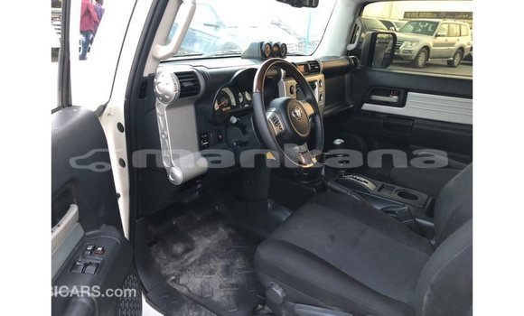 Buy Import Toyota FJ Cruiser White Car in Import - Dubai in Abhasia Buy Import Toyota FJ Cruiser White Car in Import - Dubai in Abhasia