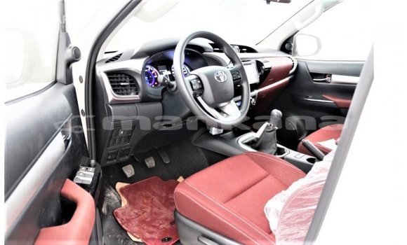 Buy Import Toyota Hilux White Car in Import - Dubai in Abhasia Buy Import Toyota Hilux White Car in Import - Dubai in Abhasia
