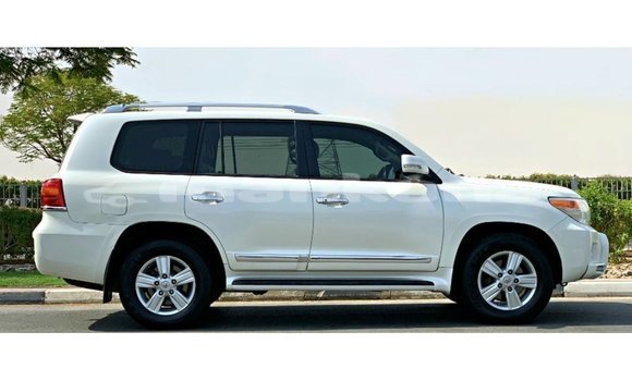 Buy Import Toyota Land Cruiser White Car in Import - Dubai in Abhasia Buy Import Toyota Land Cruiser White Car in Import - Dubai in Abhasia