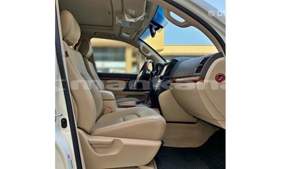 Buy Import Toyota Land Cruiser White Car in Import - Dubai in Abhasia Buy Import Toyota Land Cruiser White Car in Import - Dubai in Abhasia