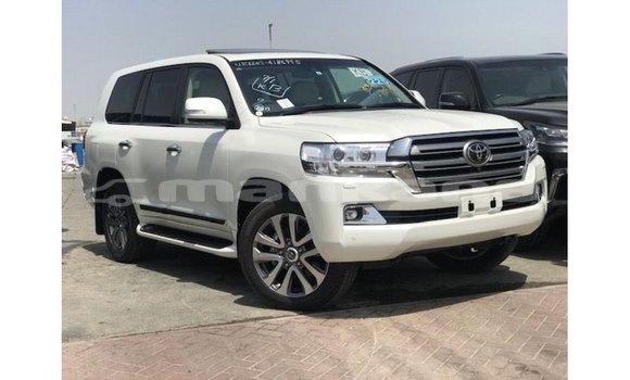 Buy Import Toyota Land Cruiser White Car in Import - Dubai in Abhasia