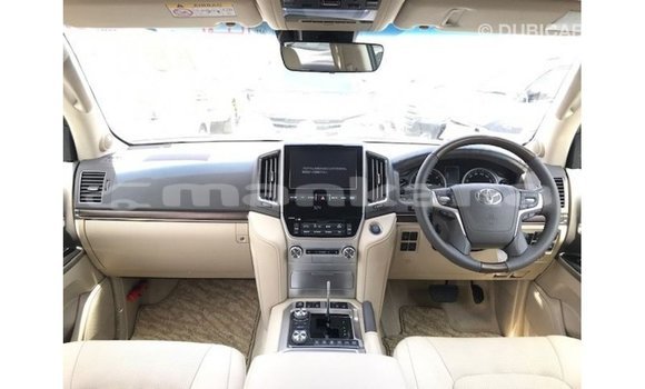 Buy Import Toyota Land Cruiser White Car in Import - Dubai in Abhasia Buy Import Toyota Land Cruiser White Car in Import - Dubai in Abhasia