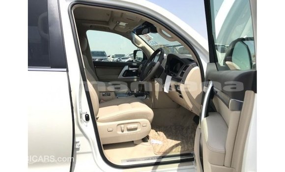 Buy Import Toyota Land Cruiser White Car in Import - Dubai in Abhasia Buy Import Toyota Land Cruiser White Car in Import - Dubai in Abhasia