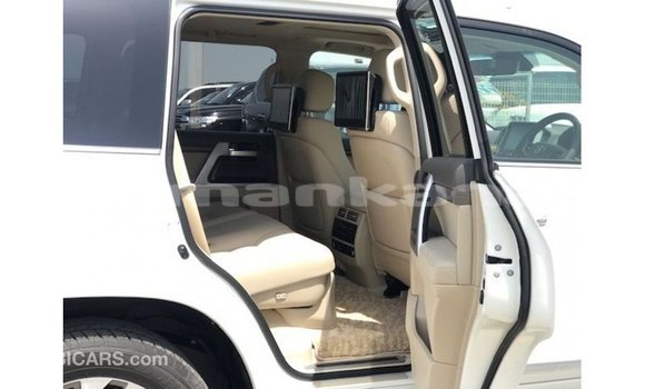 Buy Import Toyota Land Cruiser White Car in Import - Dubai in Abhasia Buy Import Toyota Land Cruiser White Car in Import - Dubai in Abhasia
