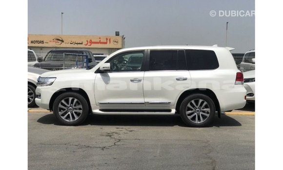 Buy Import Toyota Land Cruiser White Car in Import - Dubai in Abhasia Buy Import Toyota Land Cruiser White Car in Import - Dubai in Abhasia