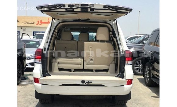 Buy Import Toyota Land Cruiser White Car in Import - Dubai in Abhasia Buy Import Toyota Land Cruiser White Car in Import - Dubai in Abhasia
