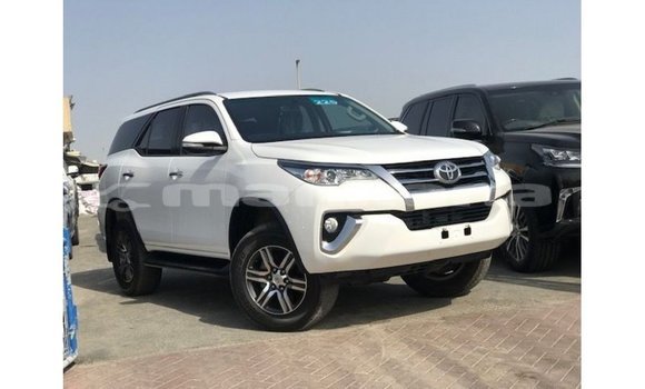 Buy Import Toyota Fortuner White Car in Import - Dubai in Abhasia
