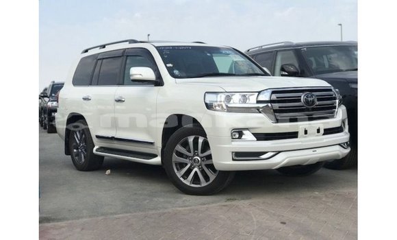 Buy Import Toyota Land Cruiser White Car in Import - Dubai in Abhasia