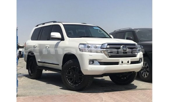 Buy Import Toyota Land Cruiser White Car in Import - Dubai in Abhasia
