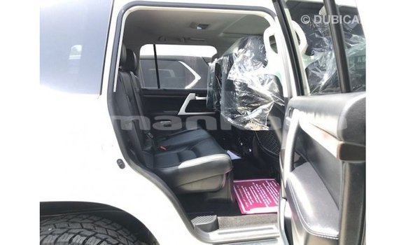 Buy Import Toyota Land Cruiser White Car in Import - Dubai in Abhasia Buy Import Toyota Land Cruiser White Car in Import - Dubai in Abhasia