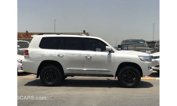 Buy Import Toyota Land Cruiser White Car in Import - Dubai in Abhasia Buy Import Toyota Land Cruiser White Car in Import - Dubai in Abhasia
